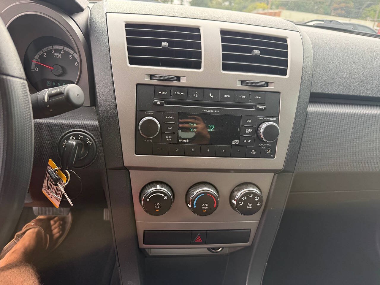 Used 2010 Dodge Avenger SXT FWD image 19