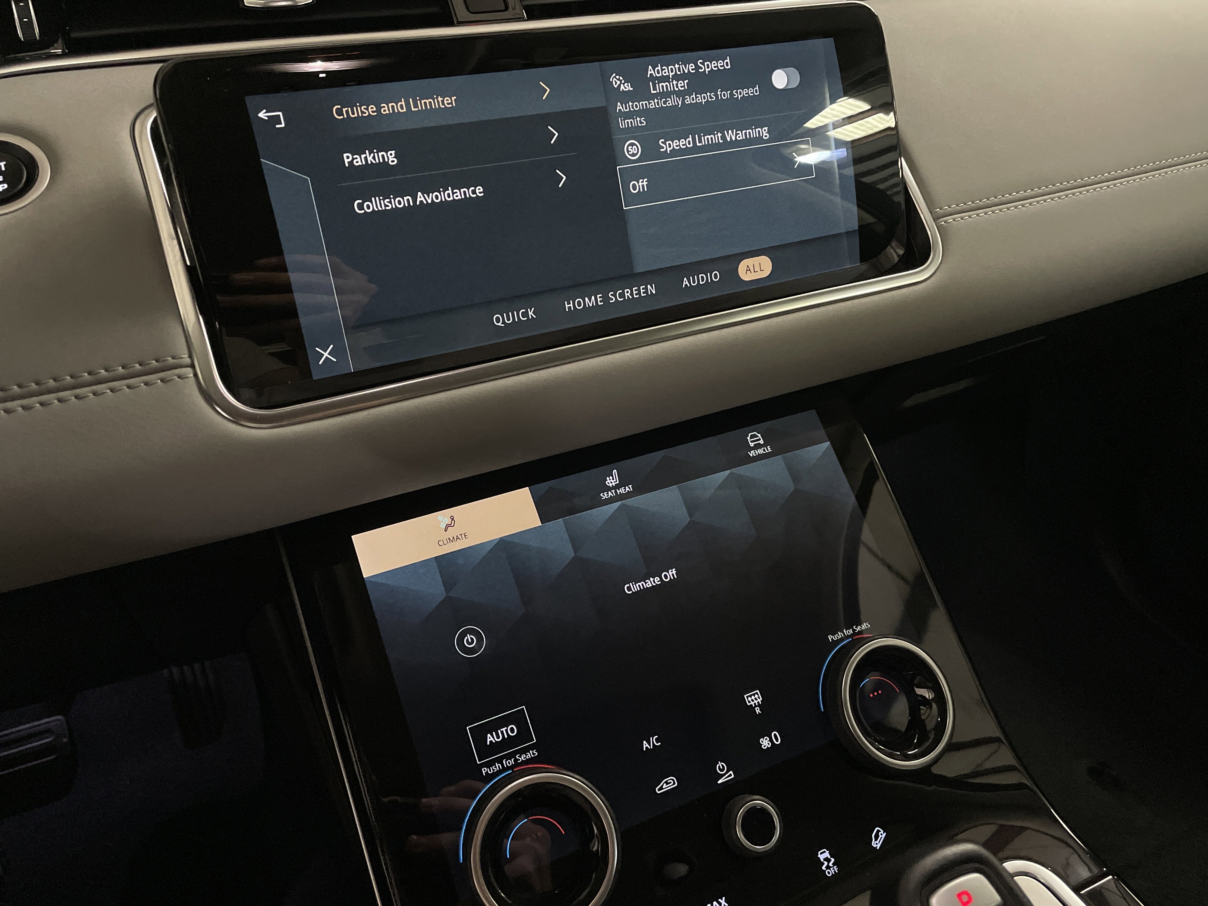 Used 2022 Land Rover Range Rover Evoque SE image 16