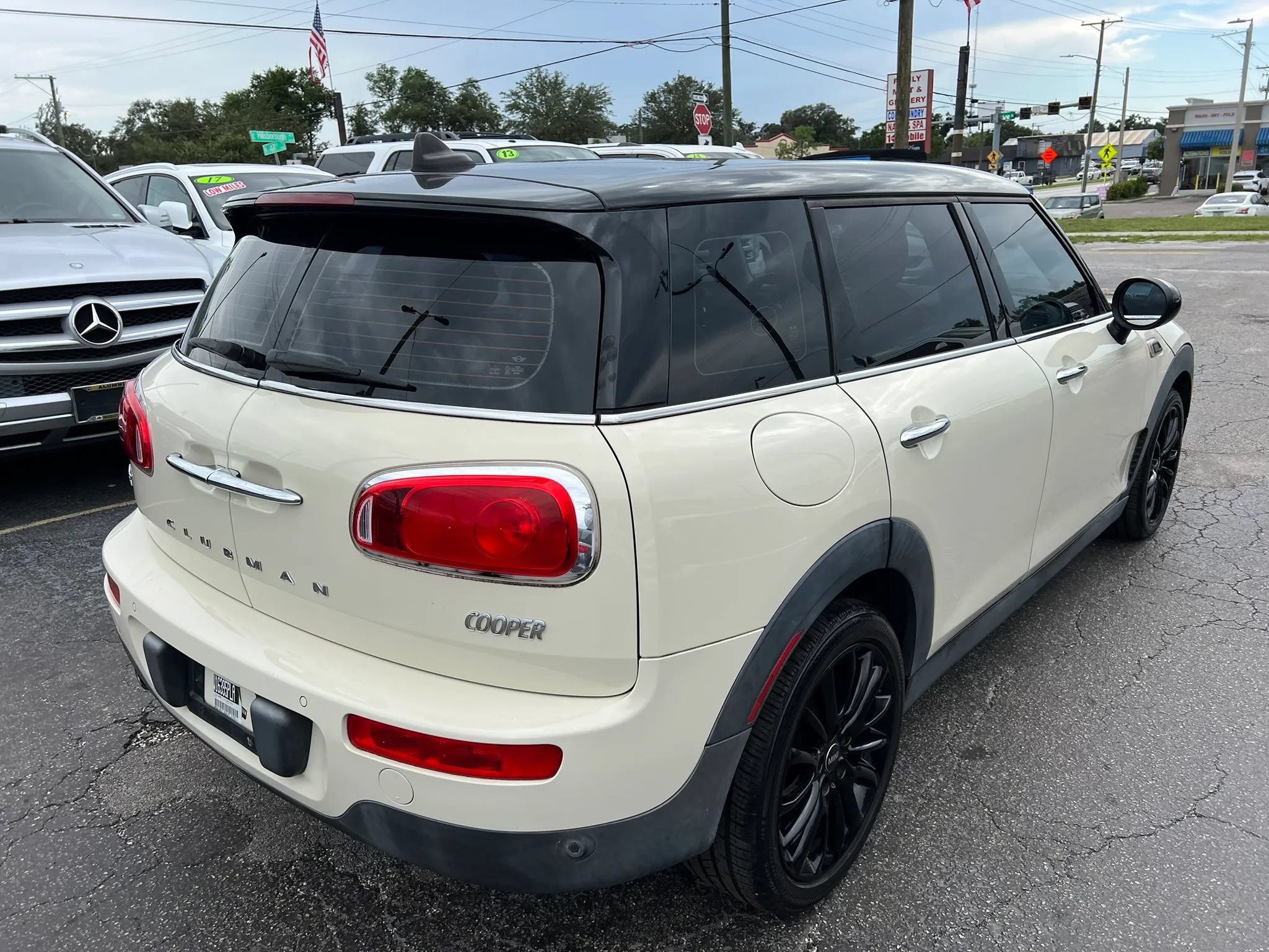 Used 2017 MINI Cooper Clubman FWD image 5