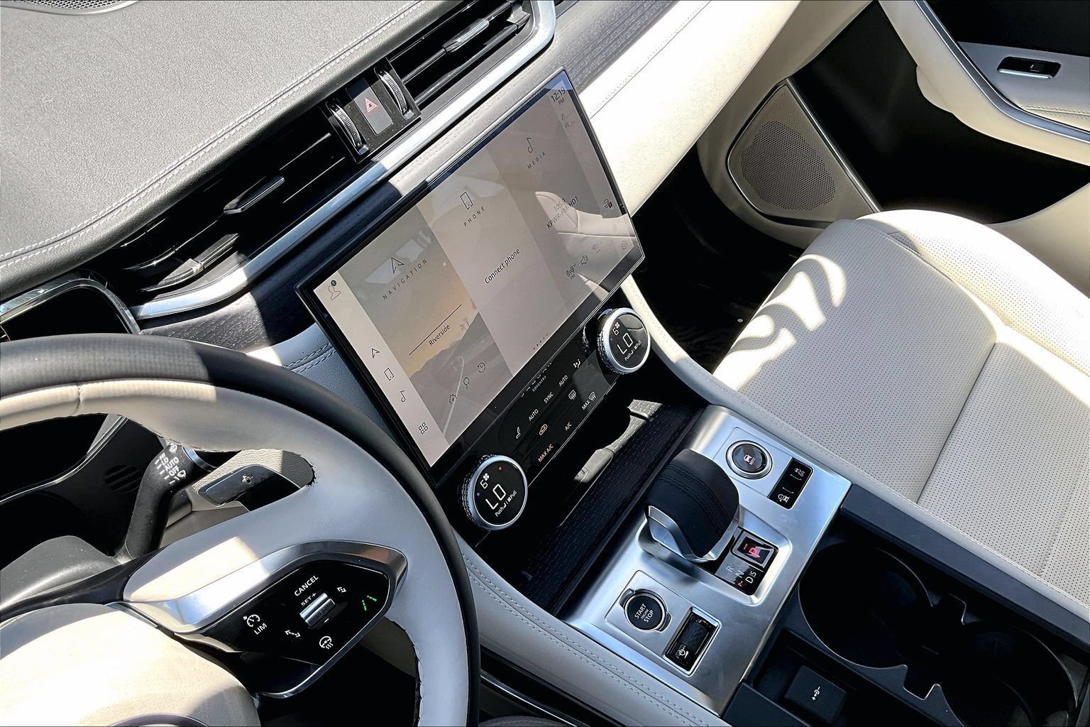 Used 2026 Jaguar F-PACE R-Dynamic S AWD/4WD image 32