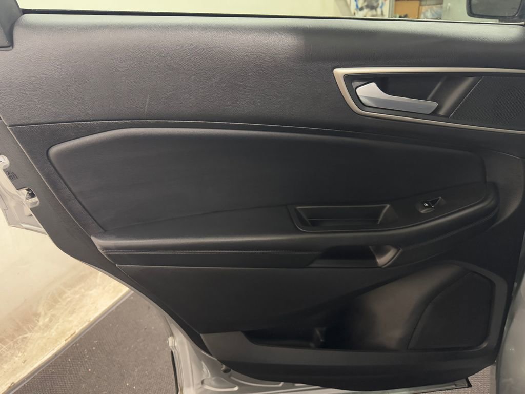 Used 2024 Ford Edge SEL image 16