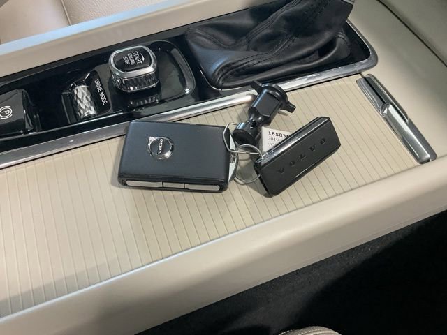 Used 2019 Volvo XC60 T5 Momentum w/ Premium Package image 22