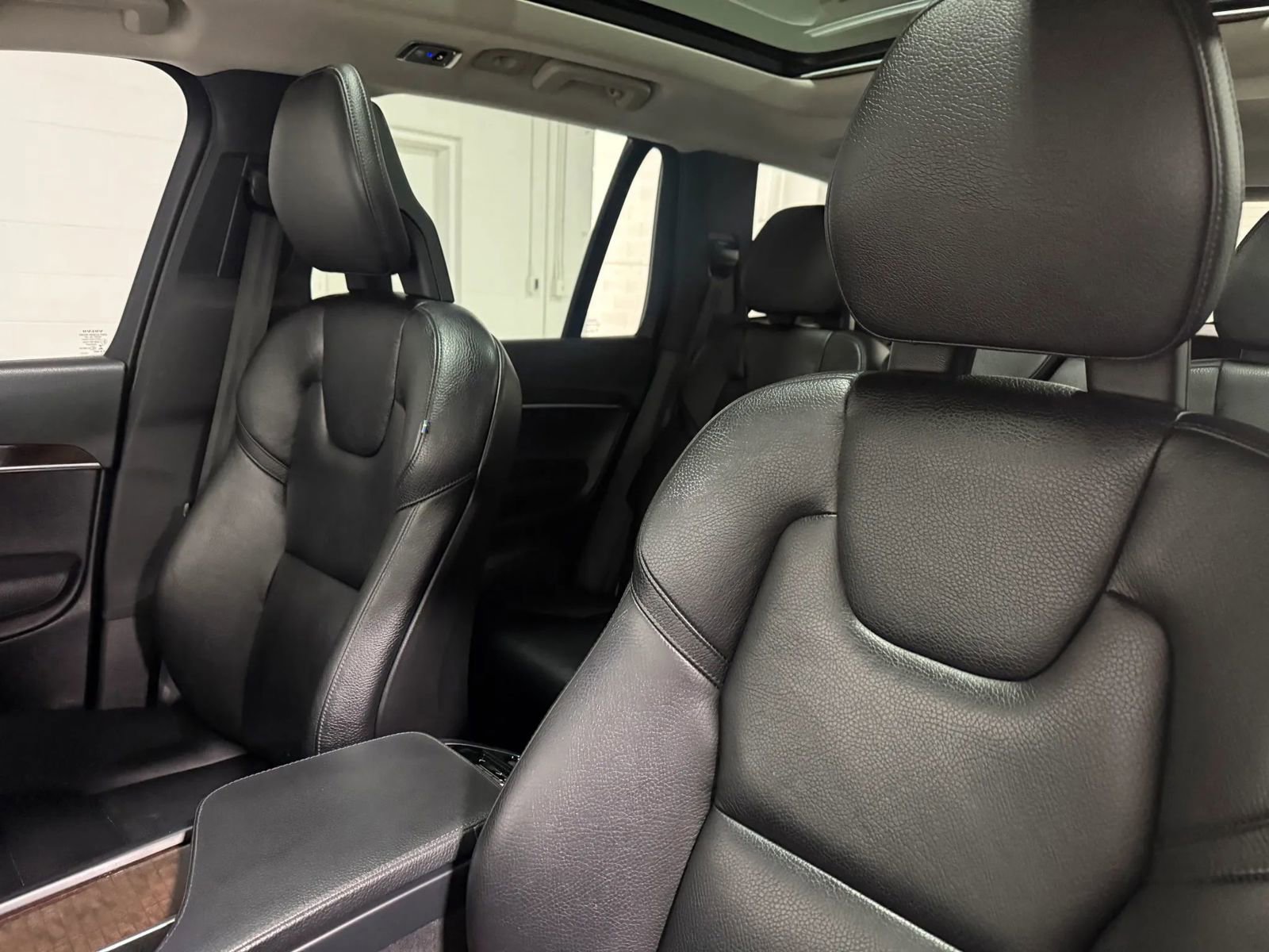 Used 2016 Volvo XC90 T6 Momentum w/ Momentum Plus Package AWD/4WD image 17