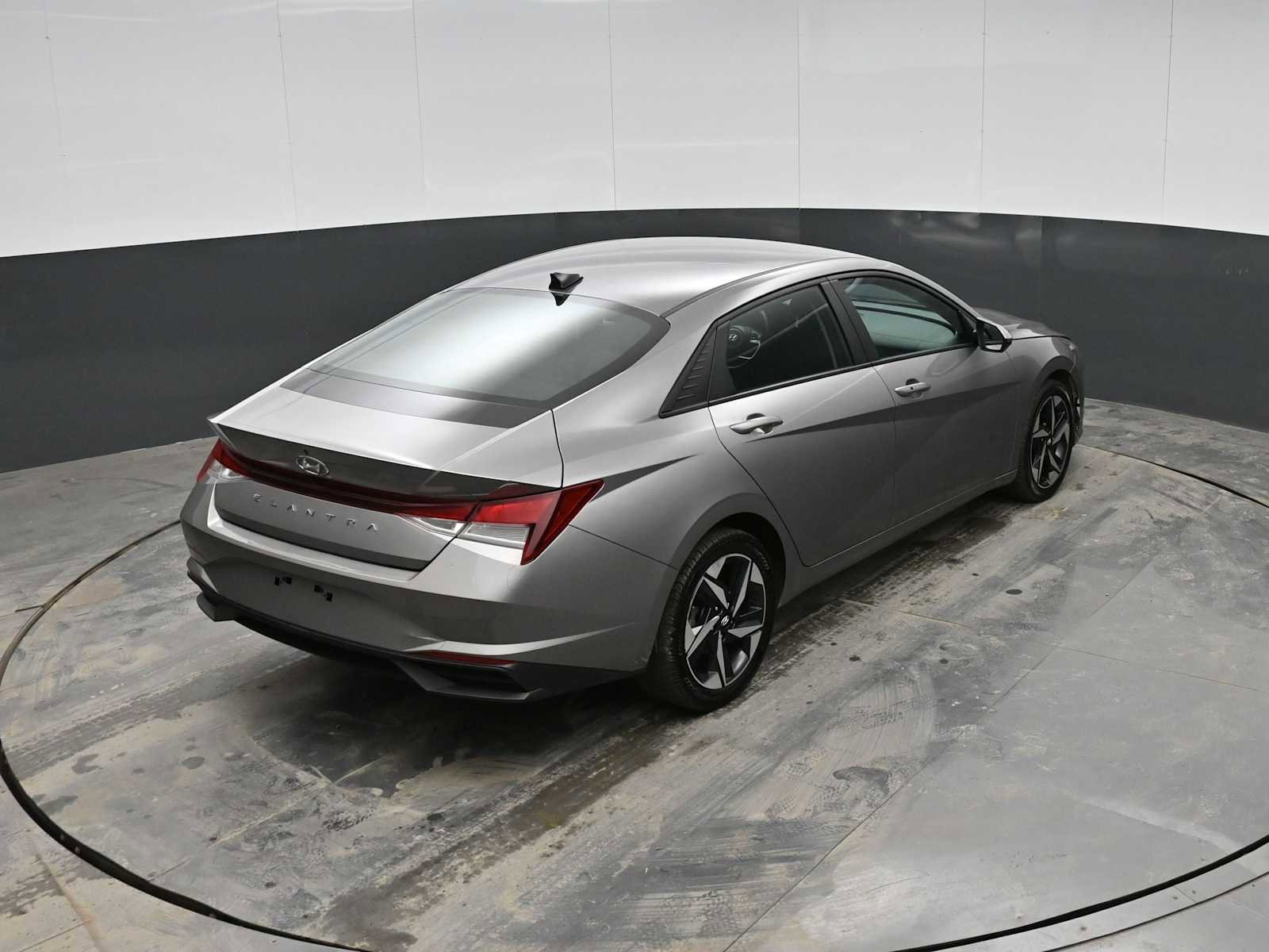 Used 2023 Hyundai Elantra SEL w/ Convenience Package image 27