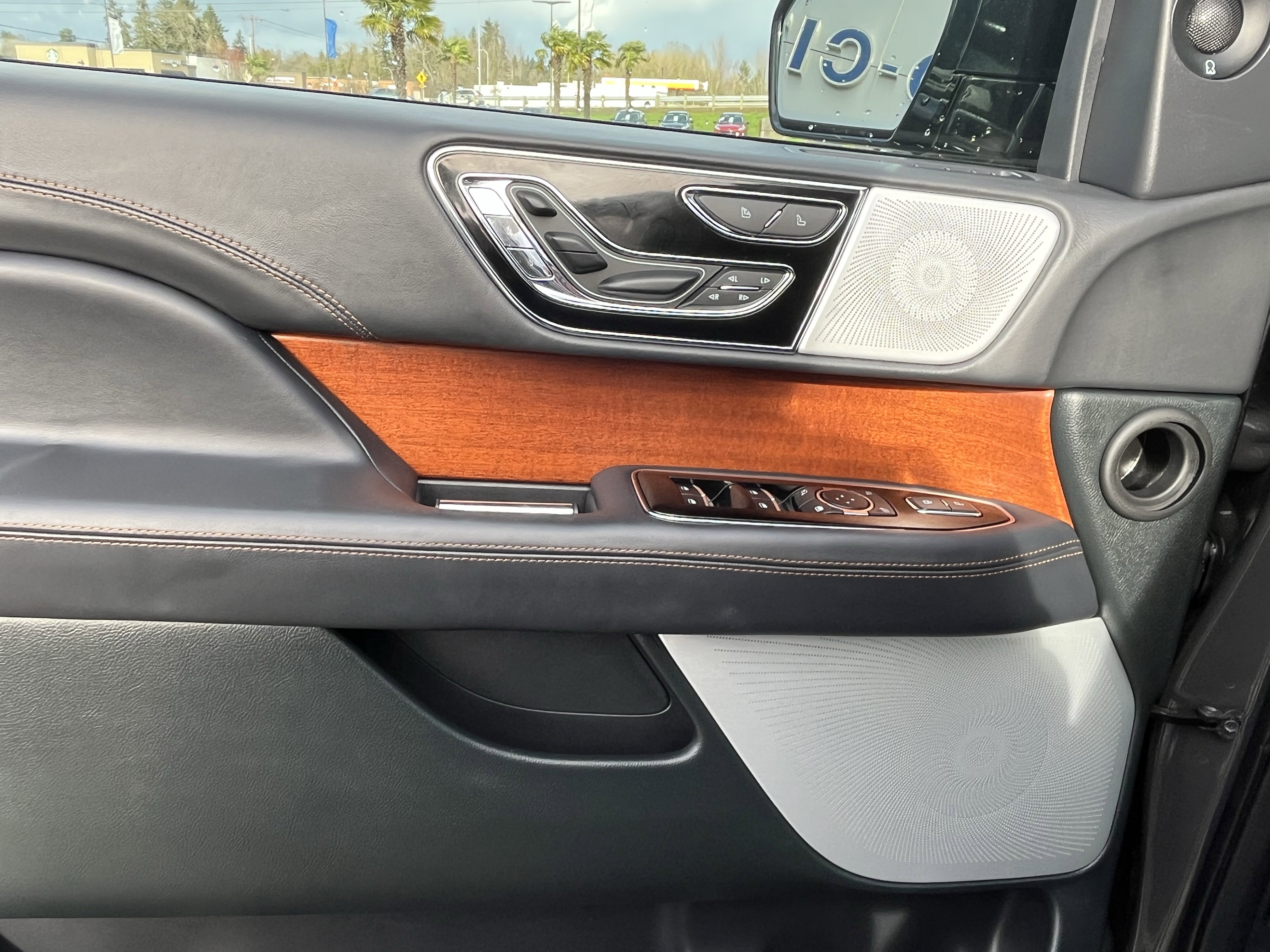 Used 2024 Lincoln Navigator L Black Label image 15