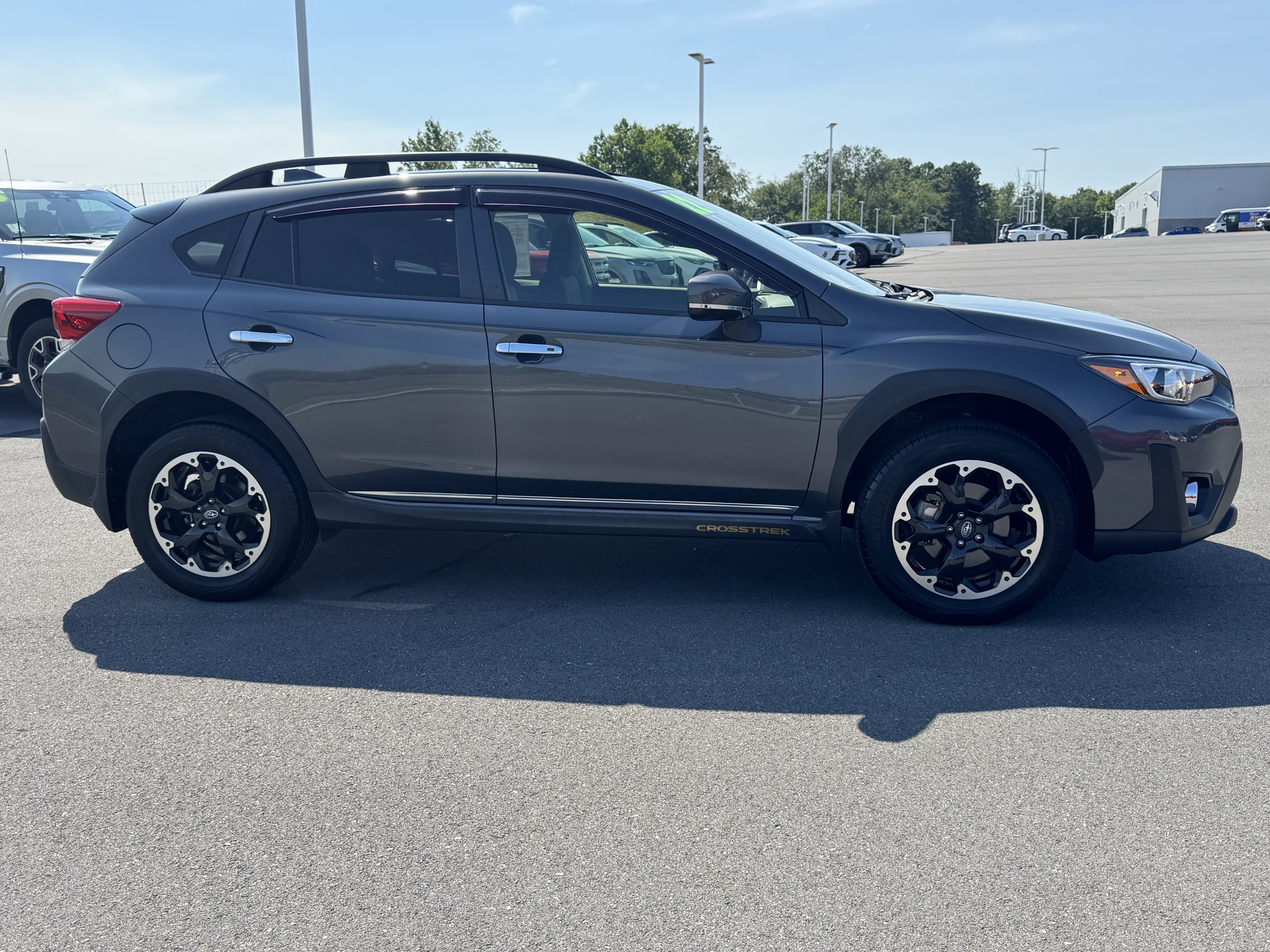 Used 2022 Subaru Crosstrek 2.0i Premium w/ Moonroof Package AWD/4WD image 2