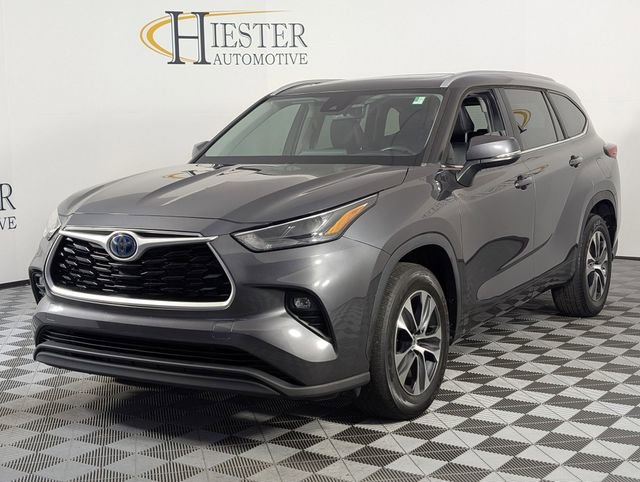 Used 2023 Toyota Highlander XLE image 4