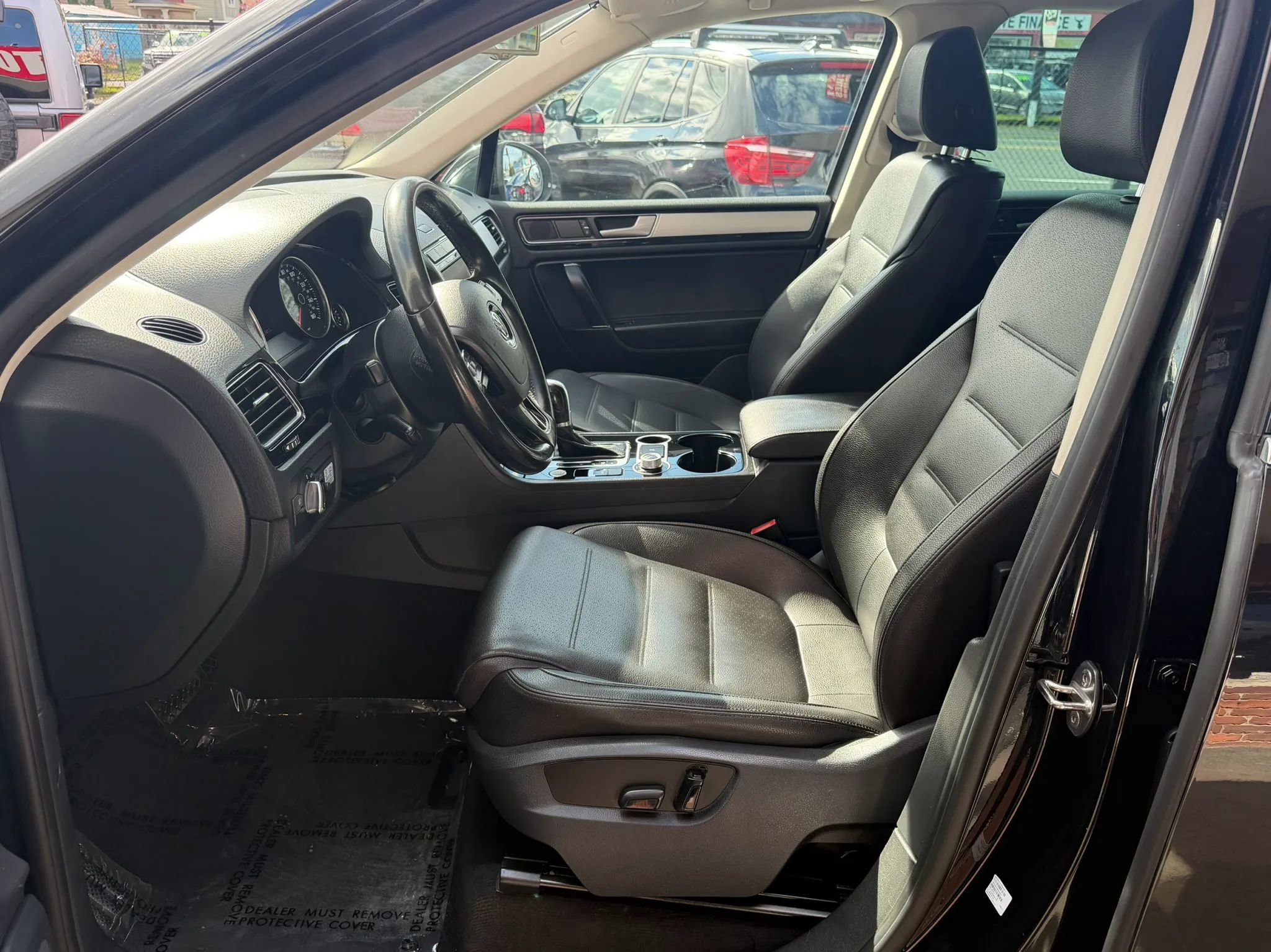 Used 2015 Volkswagen Touareg Sport AWD/4WD image 11