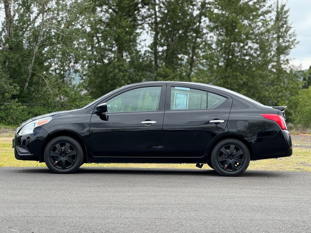 Used 2019 Nissan Versa SV FWD image 4