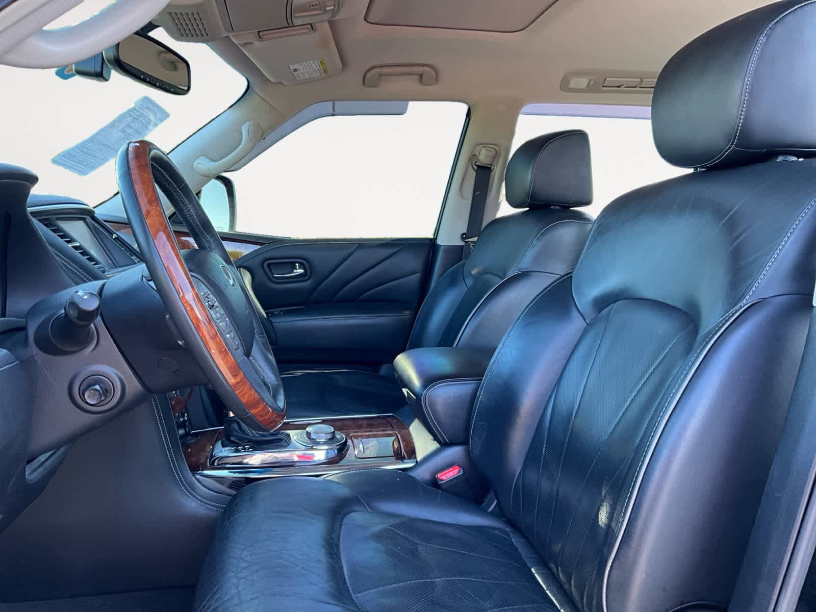 Used 2015 INFINITI QX80 4WD w/ Deluxe Technology Package image 11