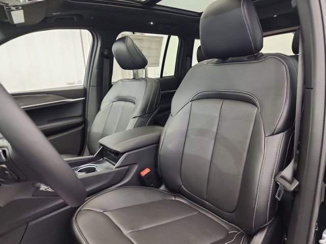 New 2025 Jeep Grand Cherokee Limited w/ Luxury Tech Group II image 32