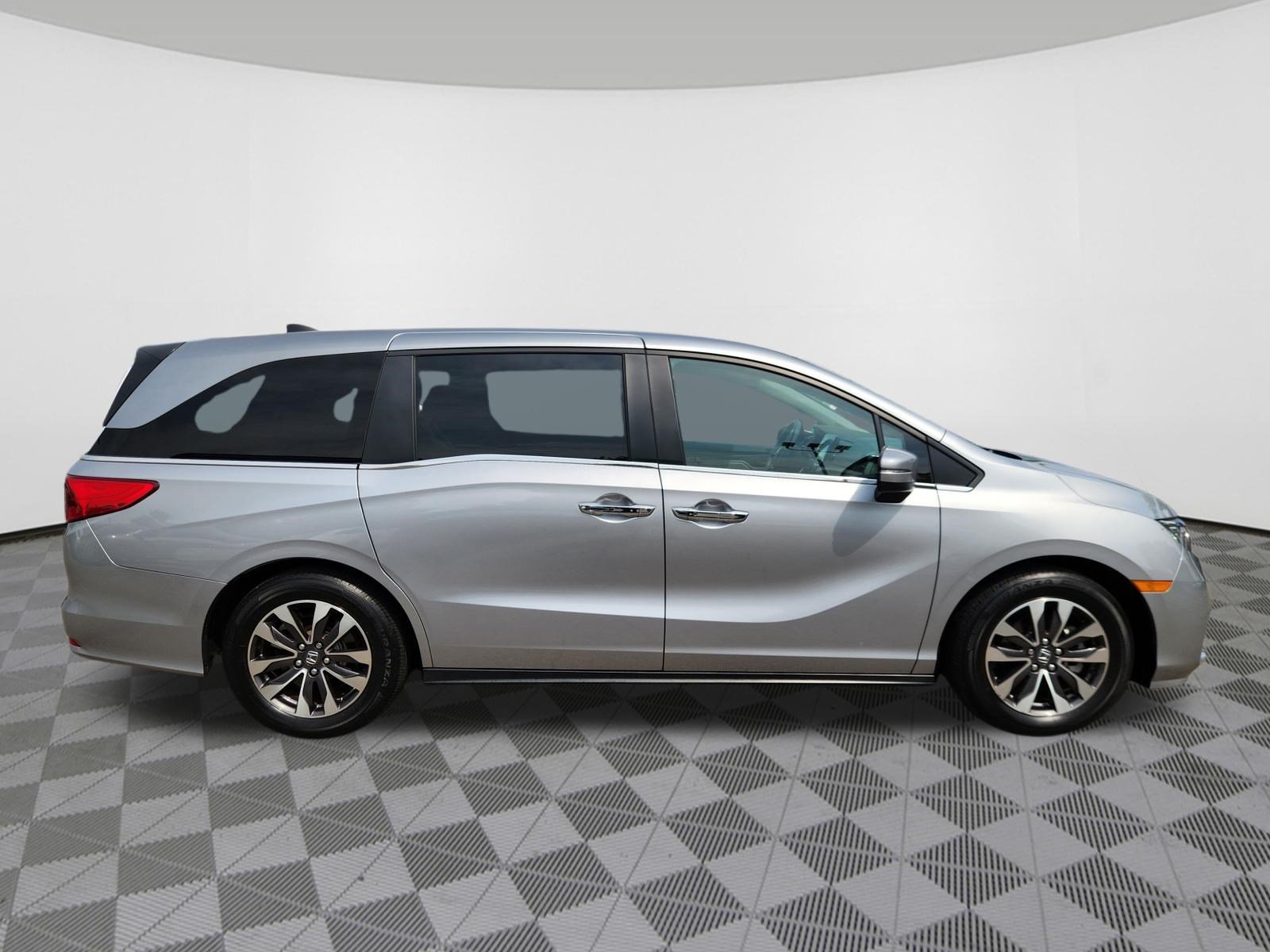 Certified 2024 Honda Odyssey EX-L image 6