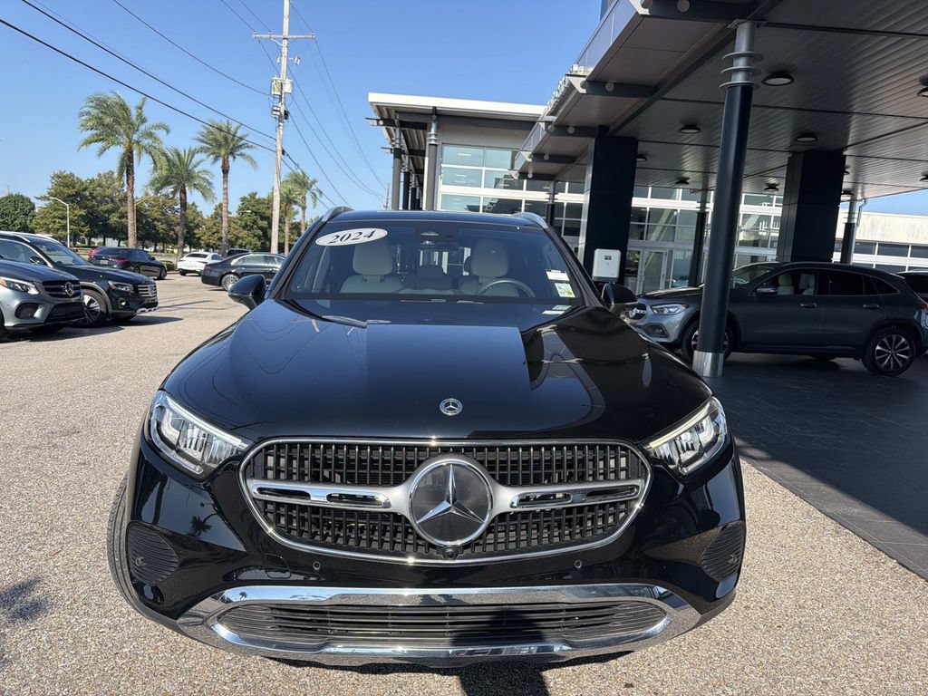 Used 2024 Mercedes-Benz GLC 300 4MATIC image 2