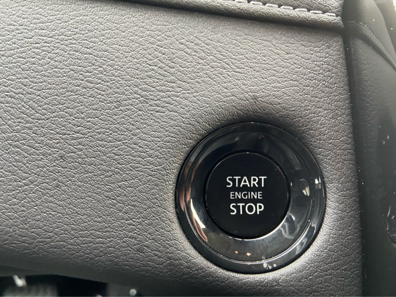 Used 2025 Nissan Armada SV AWD/4WD image 27