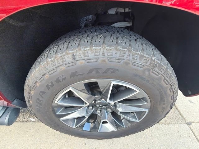 Used 2021 Chevrolet Tahoe Z71 w/ Luxury Package AWD/4WD image 19