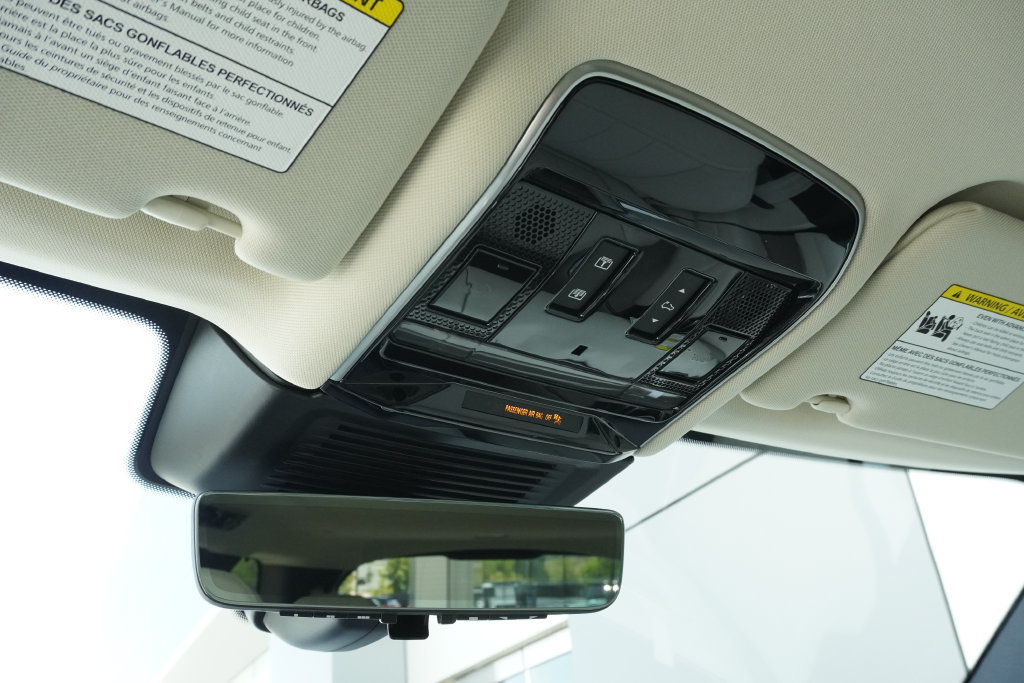 New 2026 Land Rover Range Rover Long Wheelbase SE AWD/4WD image 16