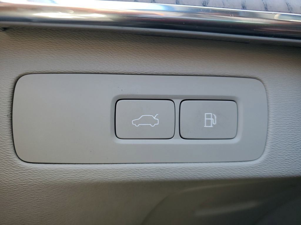 Used 2023 Volvo XC90 T8 Ultimate w/ Protection Package Premier image 28