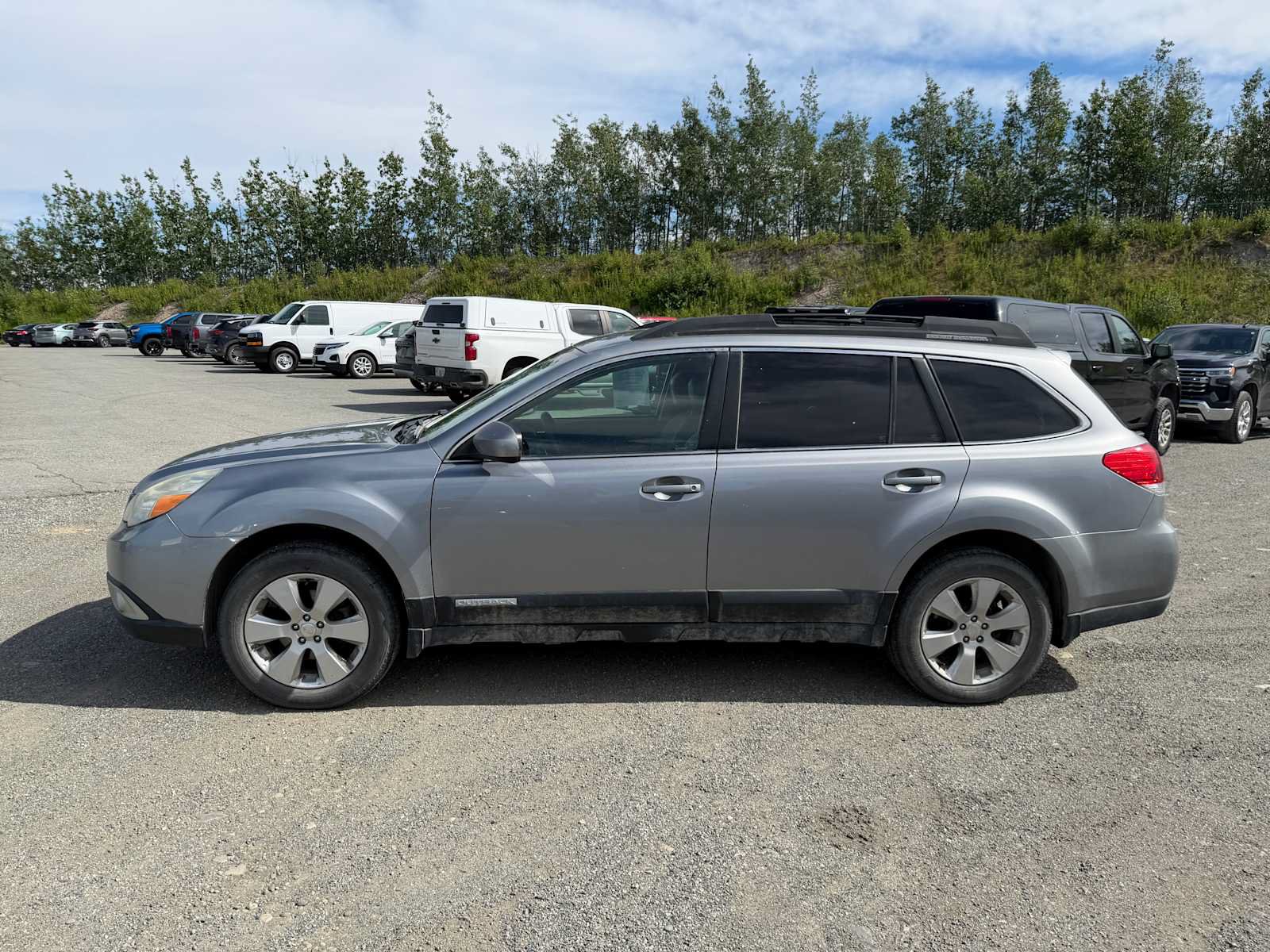 Used 2011 Subaru Outback 3.6R Limited w/ PWR Moonroof Pkg AWD/4WD image 2