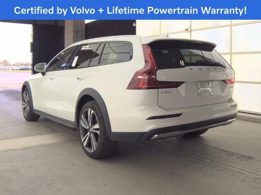 Used 2025 Volvo V60 B5 Cross Country Plus image 4