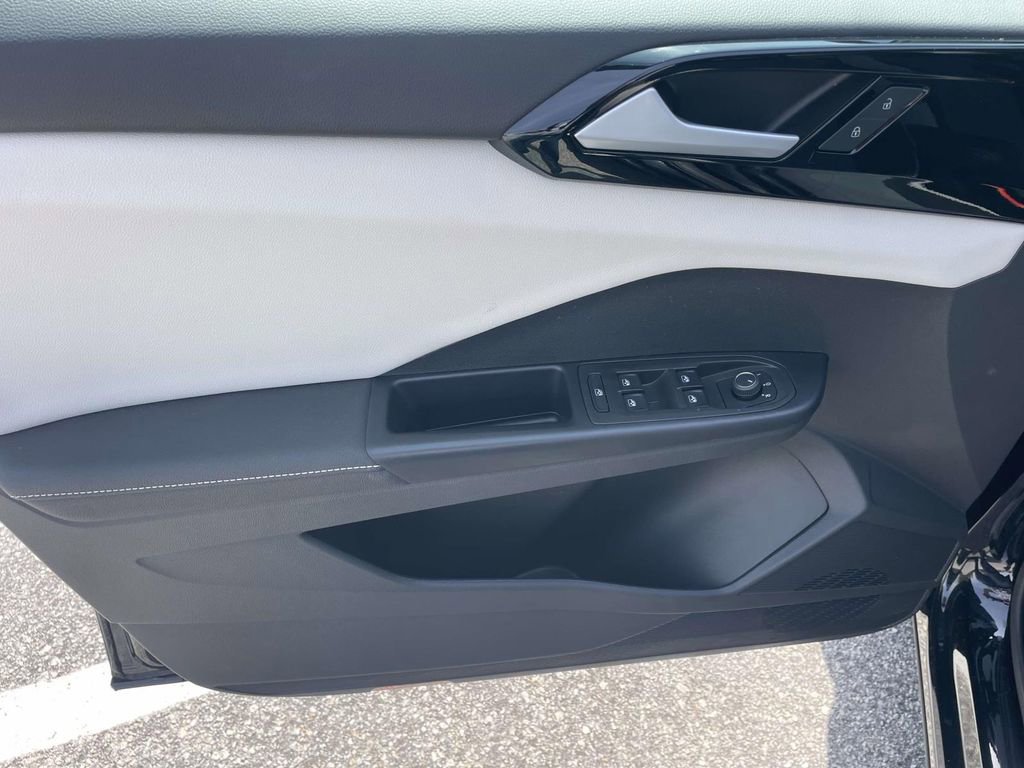 Used 2025 Volkswagen Taos S FWD image 14