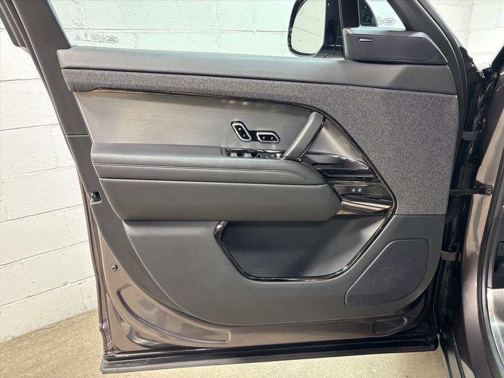 Used 2024 Land Rover Range Rover Sport SE image 24