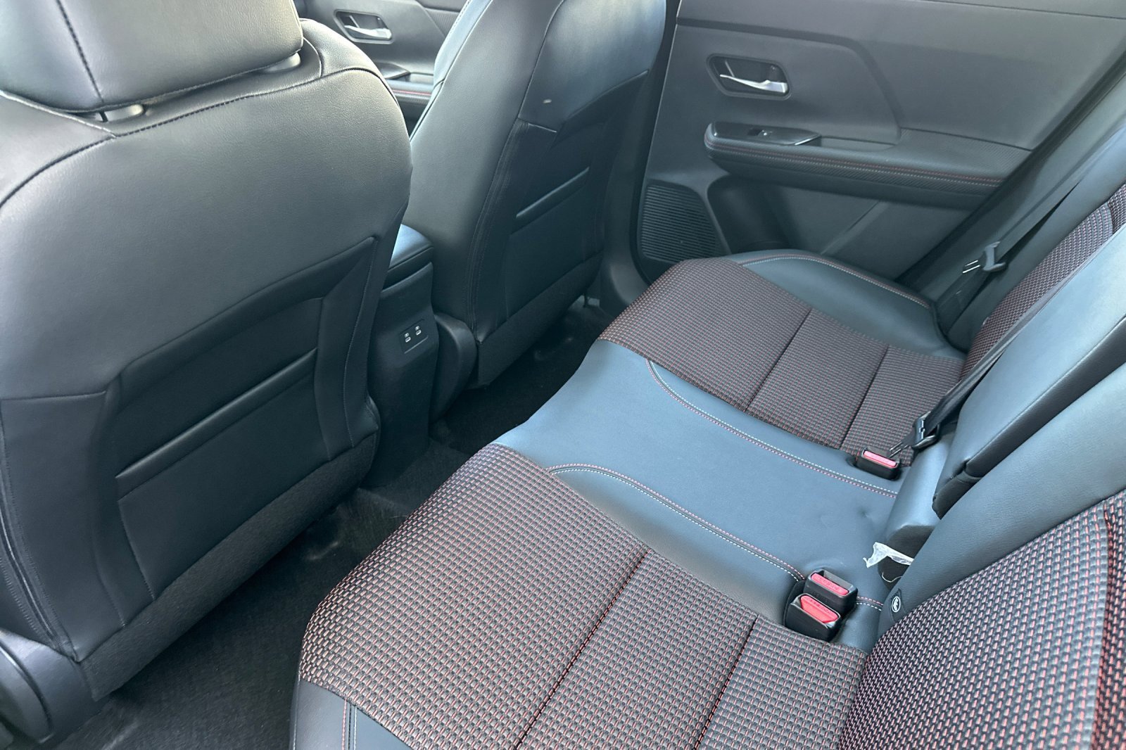 New 2025 Nissan Kicks SR image 9