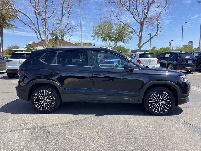 Used 2025 Volkswagen Taos SE FWD image 2