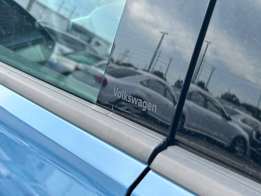 Used 2025 Volkswagen Tiguan SE FWD image 29