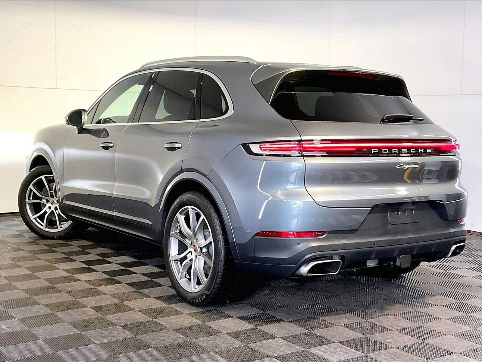 Certified 2026 Porsche Cayenne AWD/4WD image 3