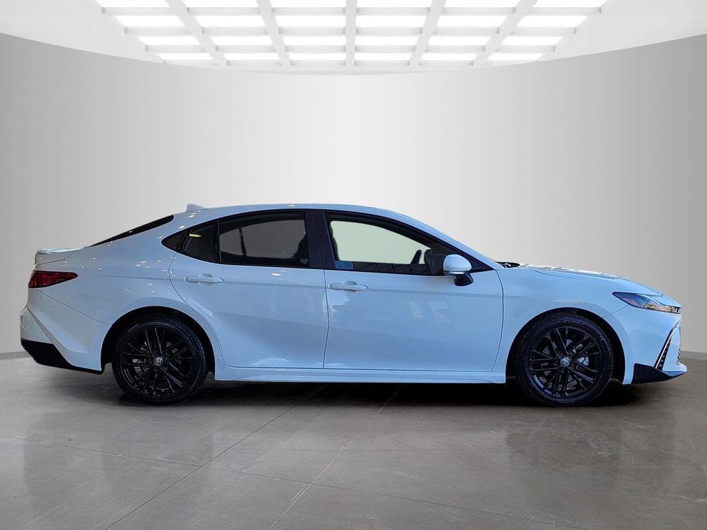 Used 2025 Toyota Camry SE w/ Convenience Package image 3