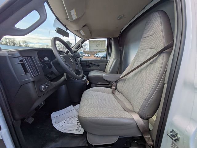 New 2024 GMC Savana 3500 w/ Power Convenience Package RWD image 22