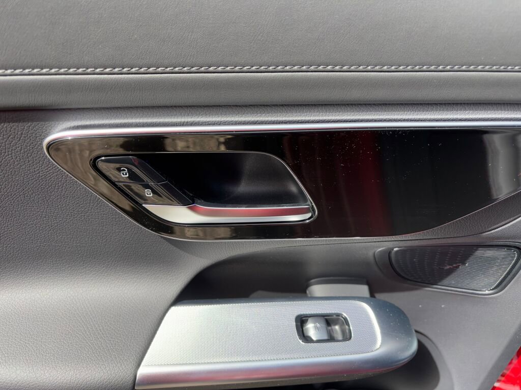 New 2025 Mercedes-Benz GLC 300 4MATIC image 10