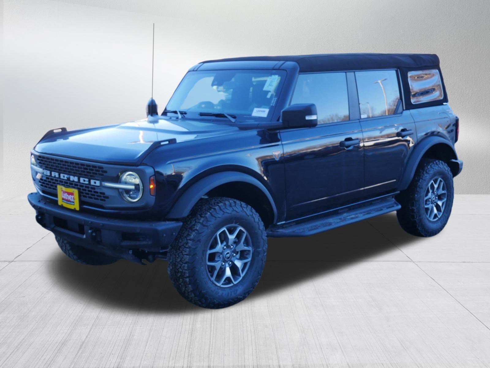Used 2024 Ford Bronco Badlands image 3