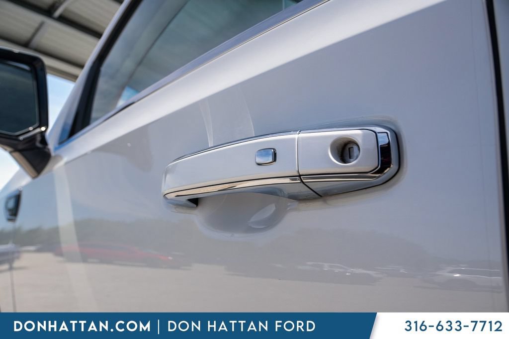 Used 2024 GMC Yukon XL Denali AWD/4WD image 40