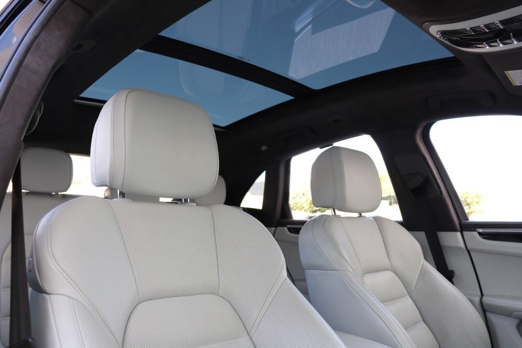 Used 2018 Porsche Macan Turbo AWD/4WD image 60