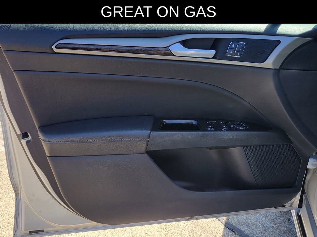 Used 2016 Ford Fusion SE w/ Equipment Group 202A image 18