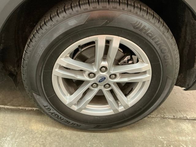 Used 2022 Ford Explorer XLT w/ Equipment Group 202A image 9