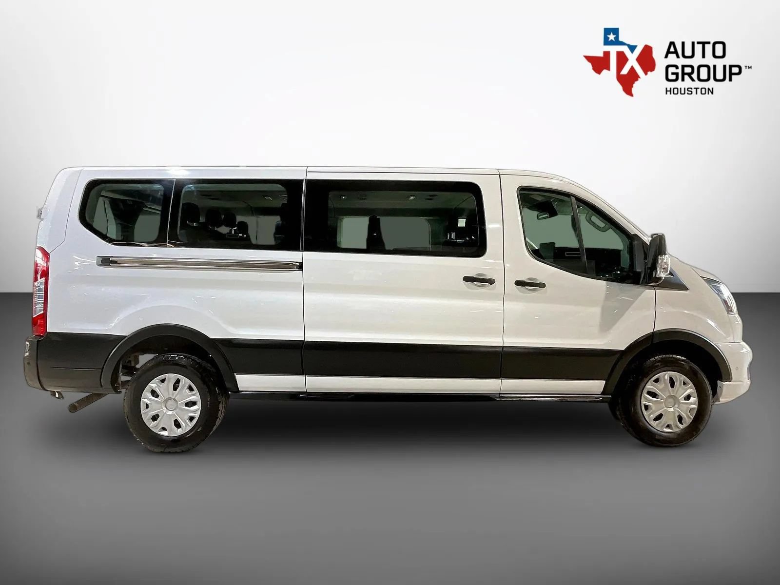 Used 2023 Ford Transit 350 XLT RWD image 8
