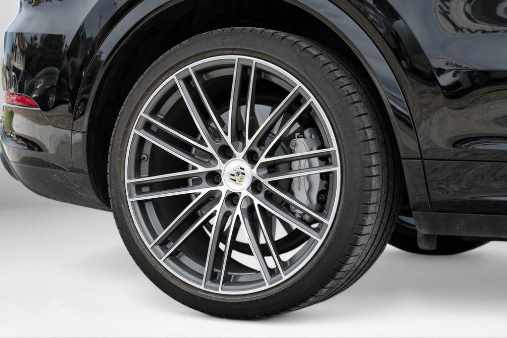 Used 2020 Porsche Cayenne Turbo image 65