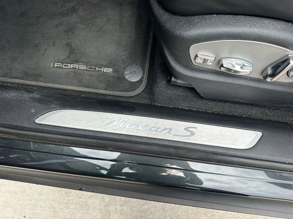 Certified 2023 Porsche Macan S AWD/4WD image 23