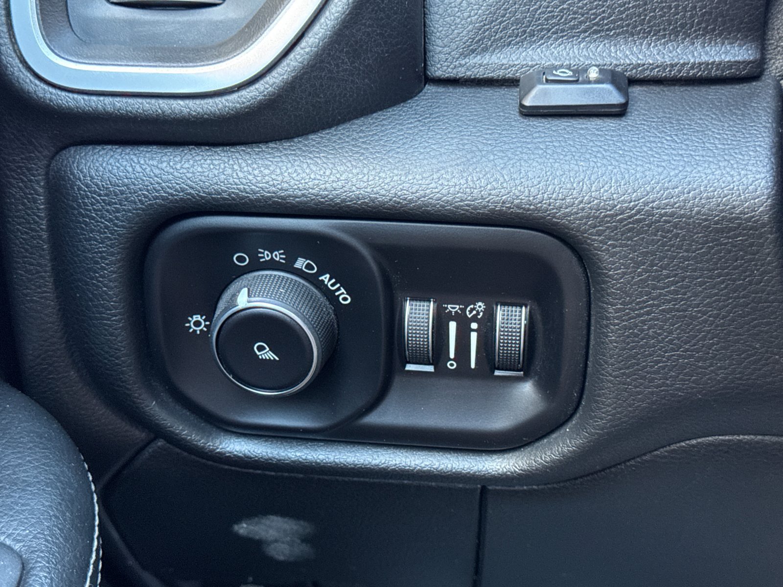 Used 2019 RAM 2500 Big Horn RWD image 32