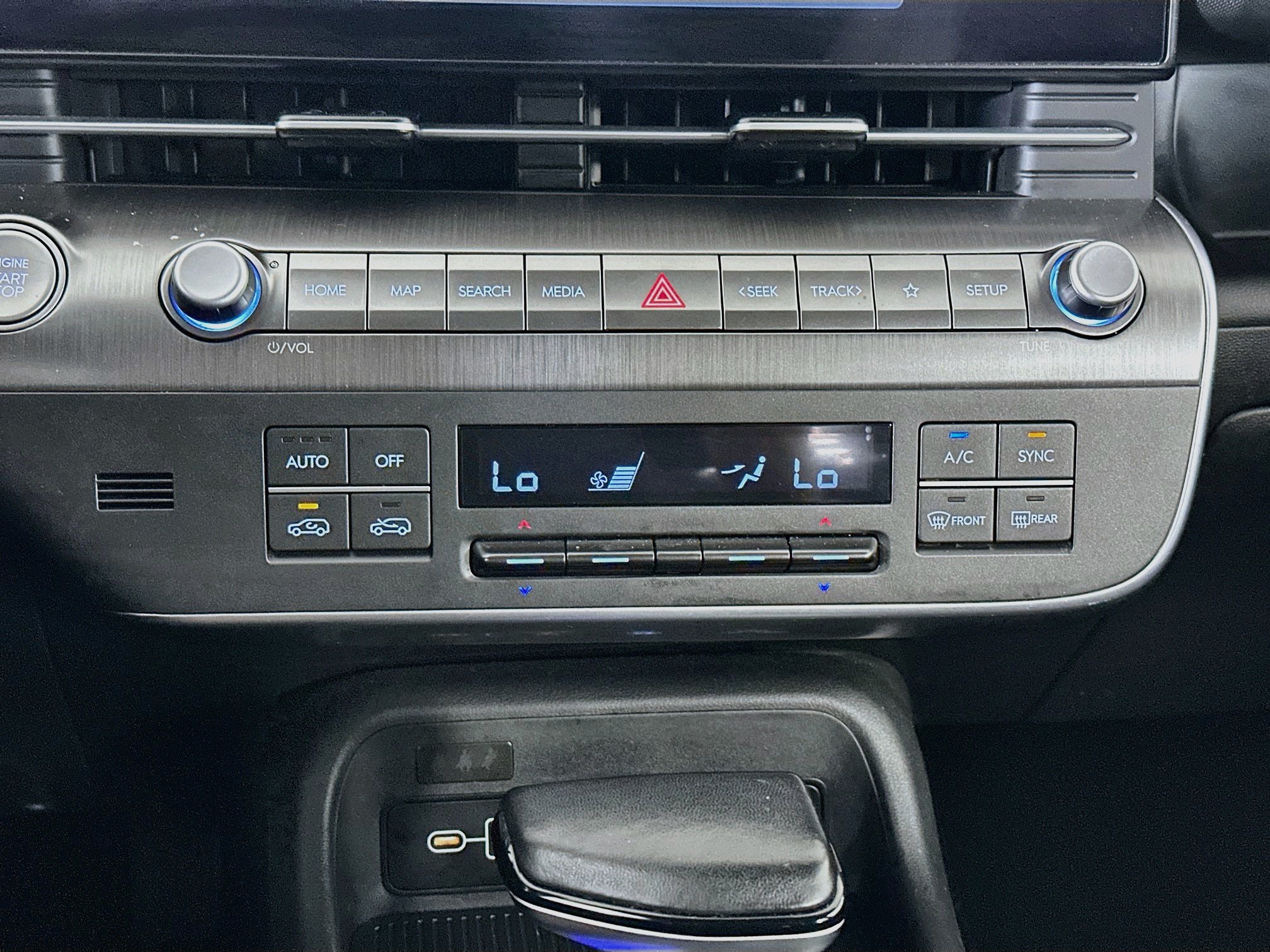 Used 2025 Hyundai Kona SEL FWD image 24