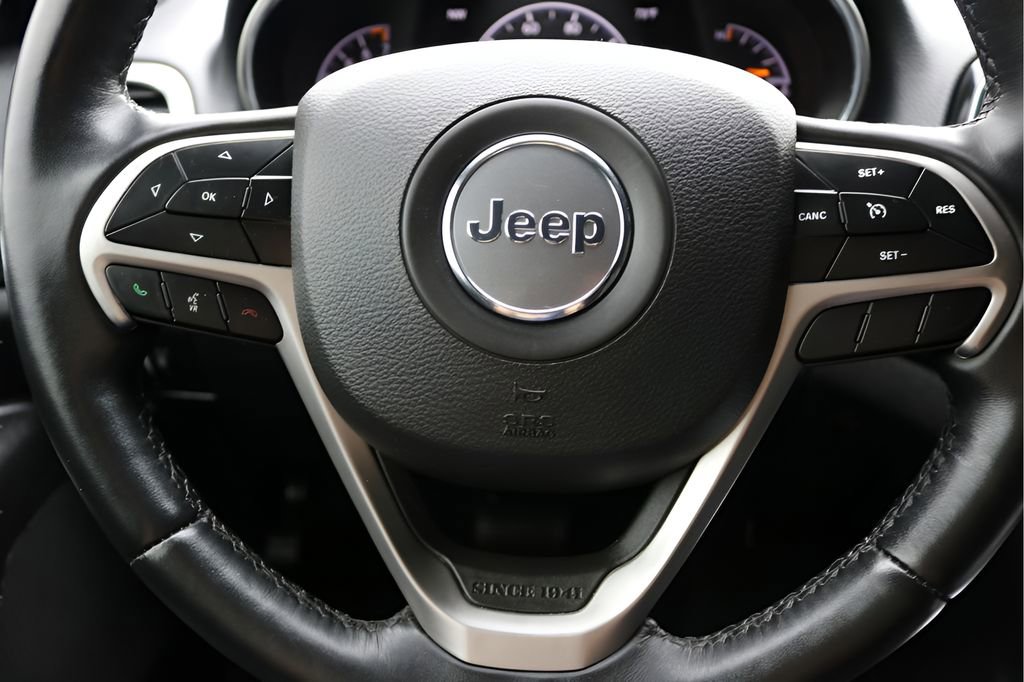 Used 2022 Jeep Grand Cherokee Laredo X RWD image 20