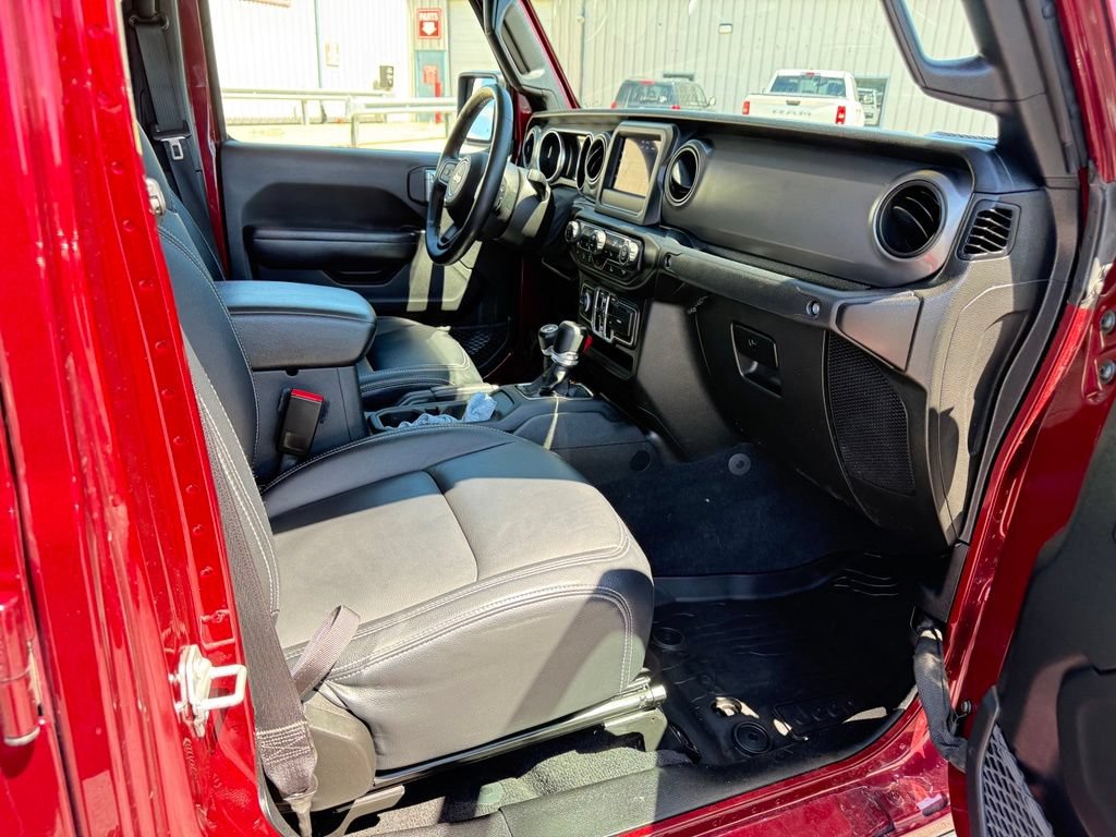 Used 2021 Jeep Gladiator Sport AWD/4WD image 23