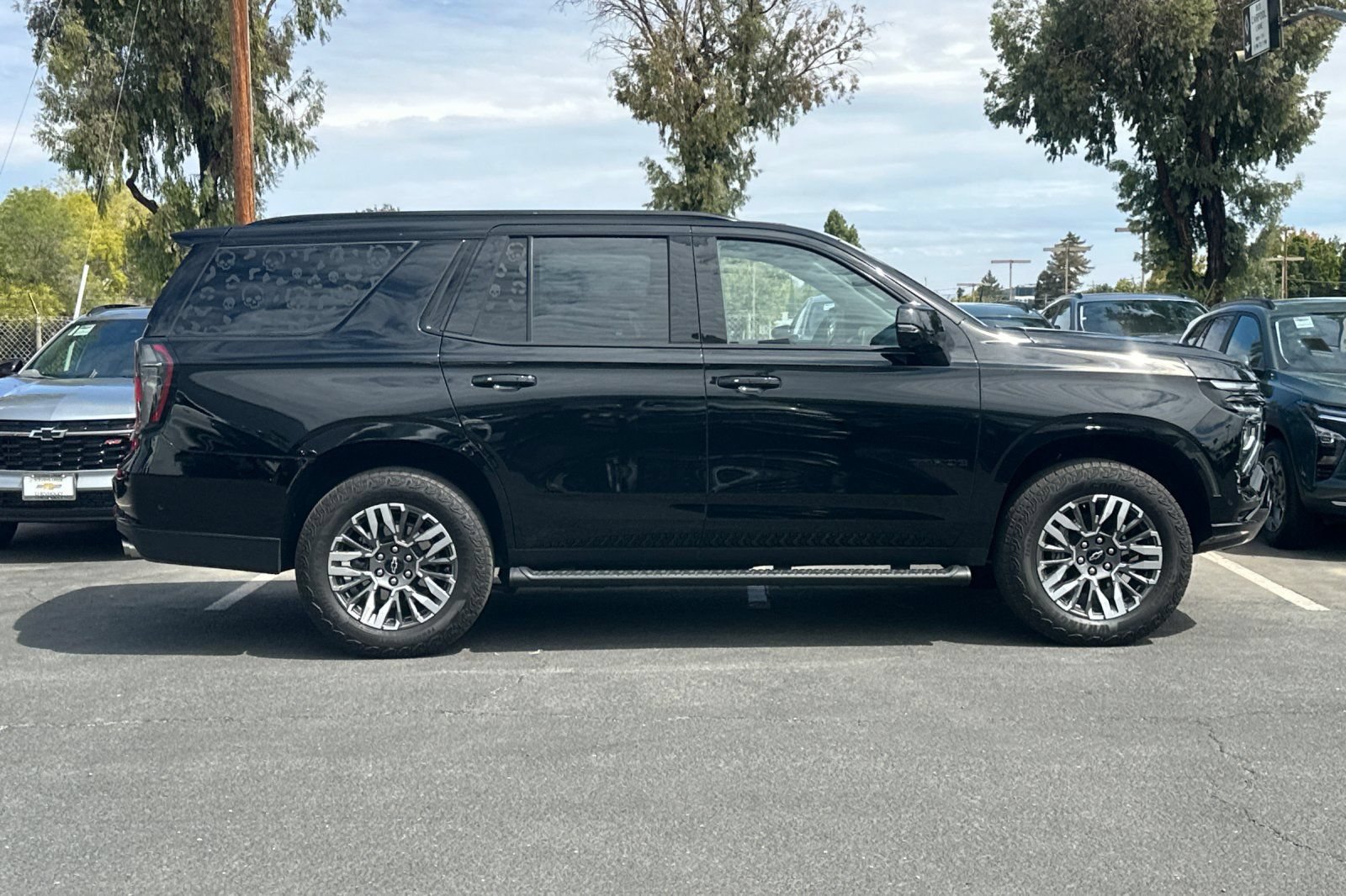 Used 2025 Chevrolet Tahoe Z71 w/ Z71 Off-Road Package AWD/4WD image 3