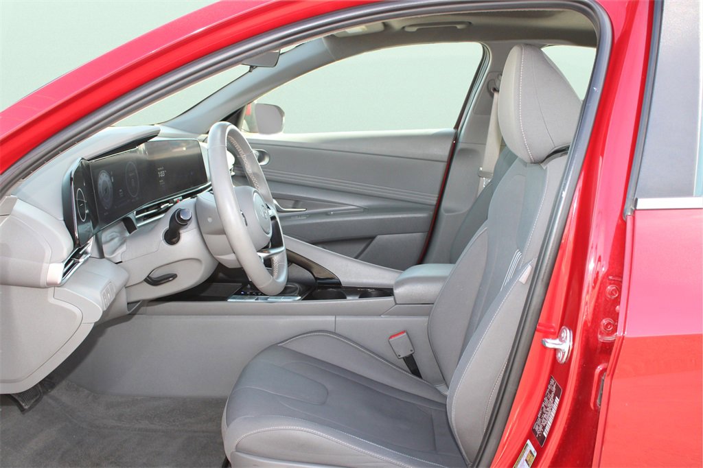Used 2025 Hyundai Elantra SEL image 13