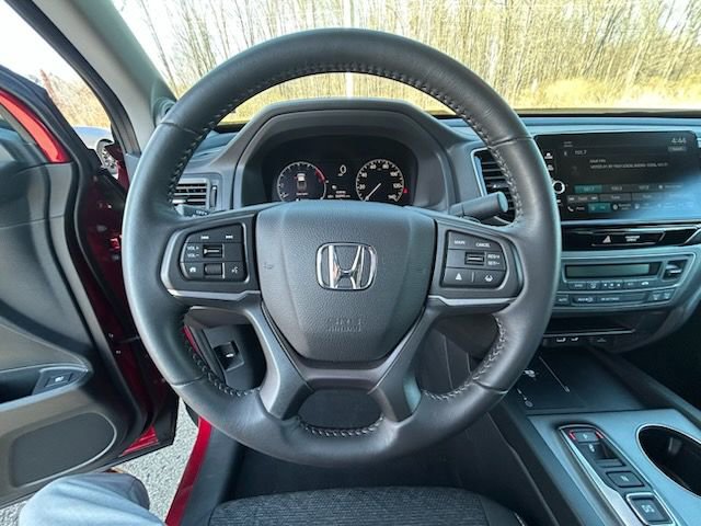 Used 2025 Honda Ridgeline Sport image 11