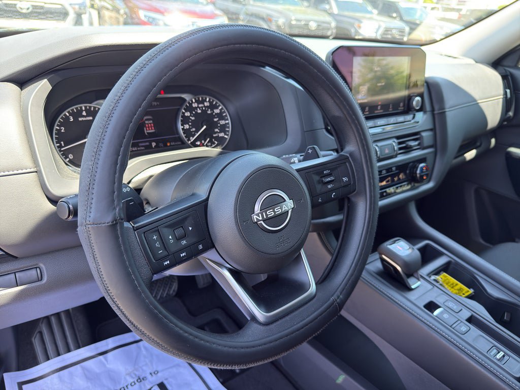 Used 2025 Nissan Pathfinder S FWD image 34
