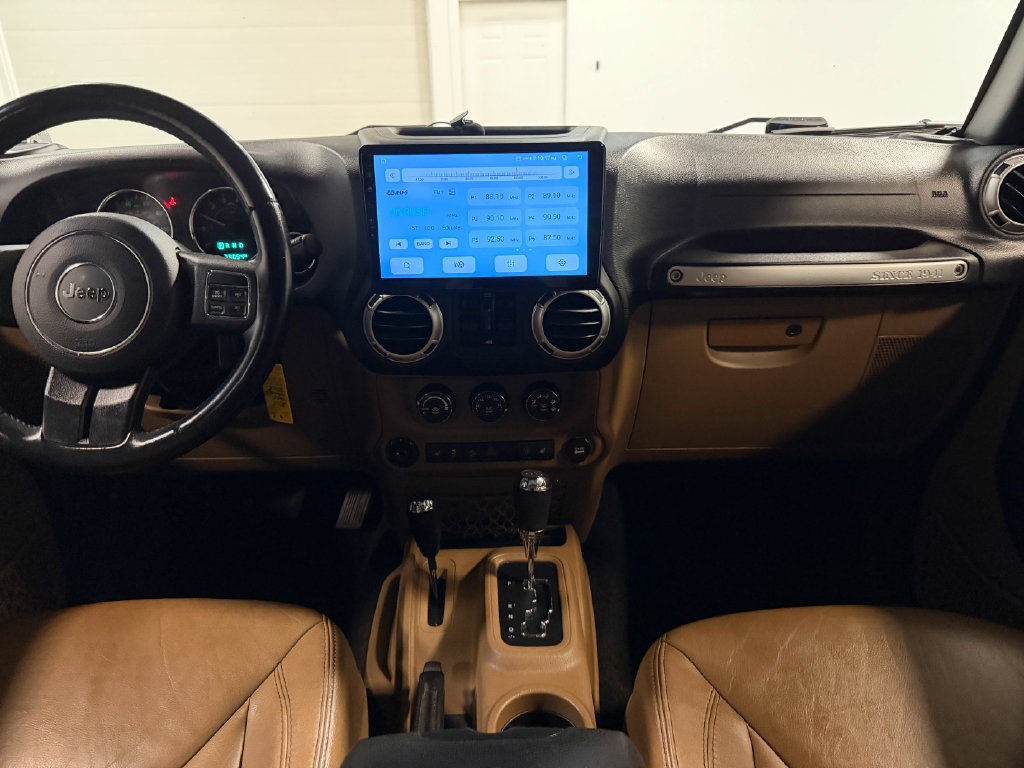Used 2015 Jeep Wrangler Unlimited Sahara w/ Connectivity Group AWD/4WD image 18