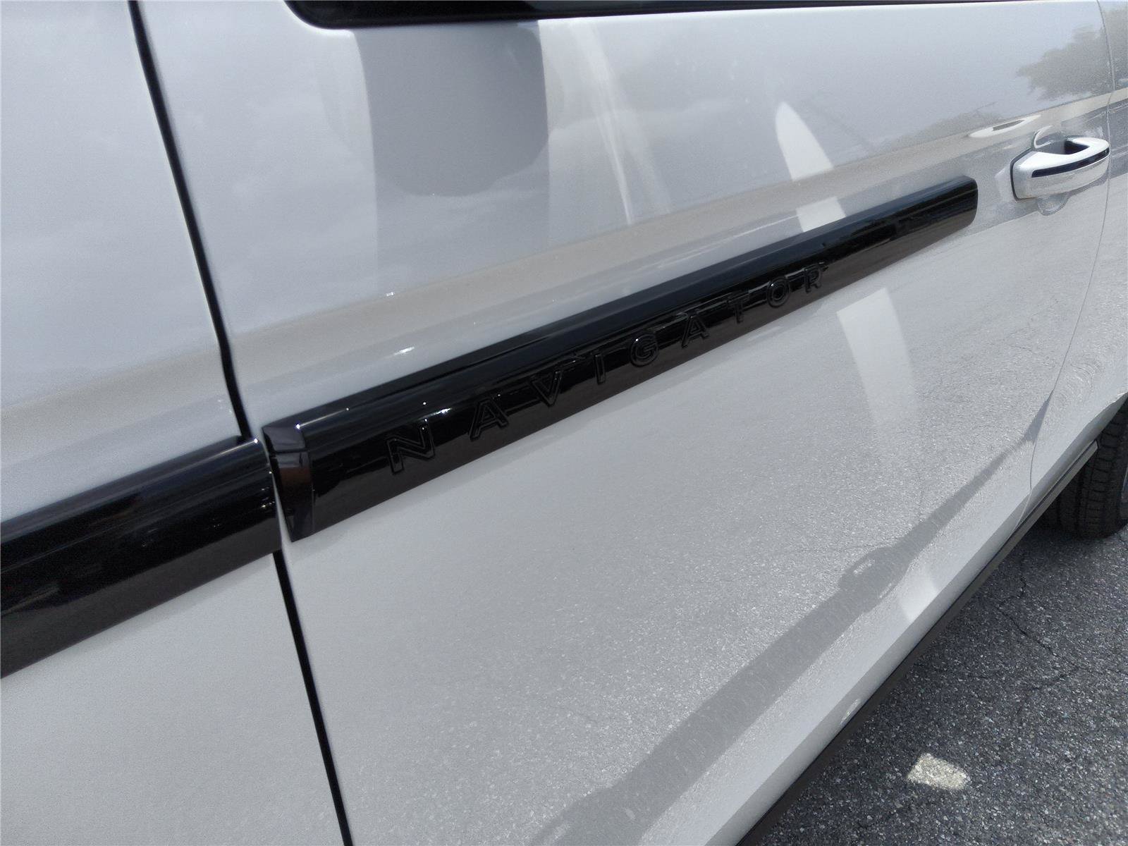 New 2027 Lincoln Navigator Reserve w/ Jet Appearance Package RWD image 11